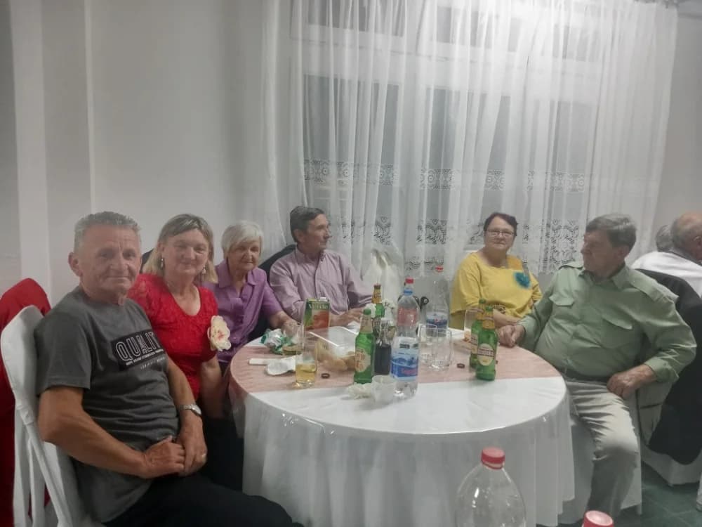 Veličkim umirovljenicima na zabavi su pridružili prijatelje iz Baranje