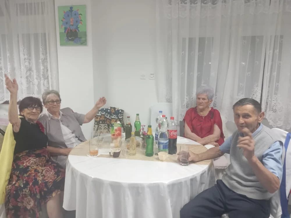 Veličkim umirovljenicima na zabavi su pridružili prijatelje iz Baranje