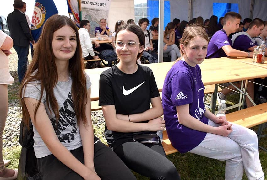 Sati istine na brdu Sokolovac: Još jedna generacija osmaša slušala predavanje o Domovinskom ratu