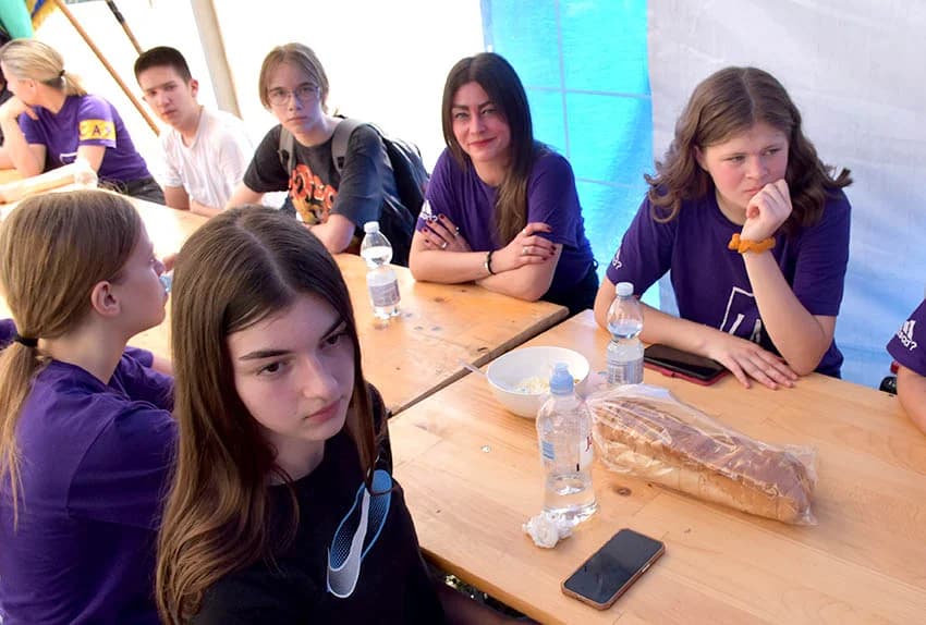 Sati istine na brdu Sokolovac: Još jedna generacija osmaša slušala predavanje o Domovinskom ratu