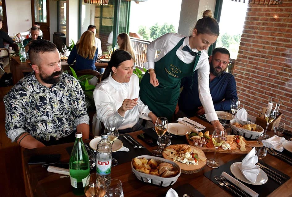 (FOTOGALERIJA) Slavonska kuća Vinkomir u srcu najboljih vinogradarskih položaja otvara svoja vrata