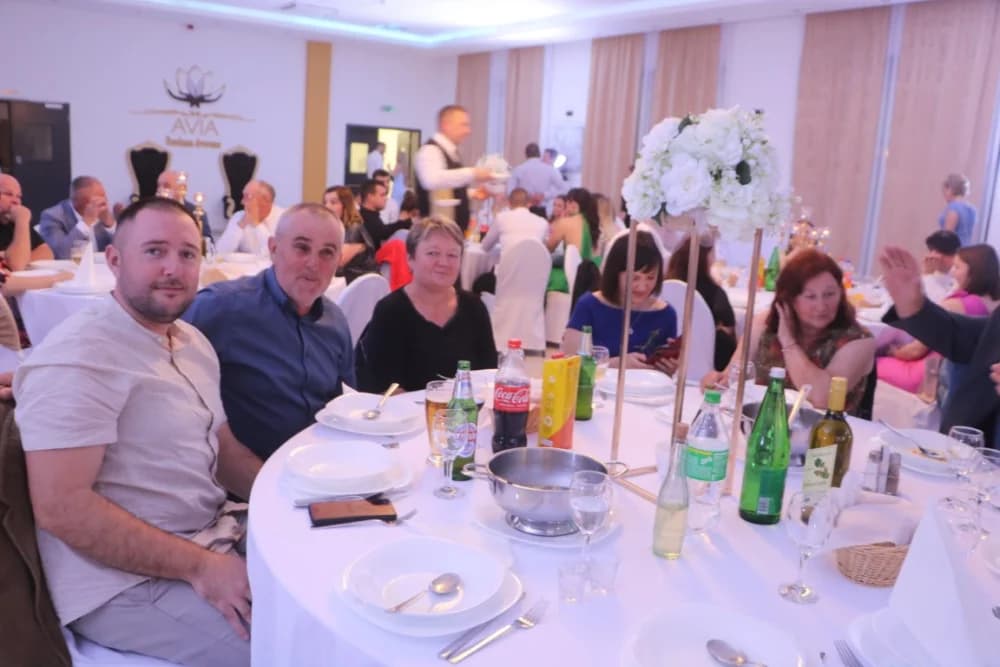 PRAVO VESELJE: Svadbu Mate Pavića i Ane Damljanović uz gotovo 400 gostiju svirački ukrasio legendarni Borko Radivojević i njegovi Tigrovi