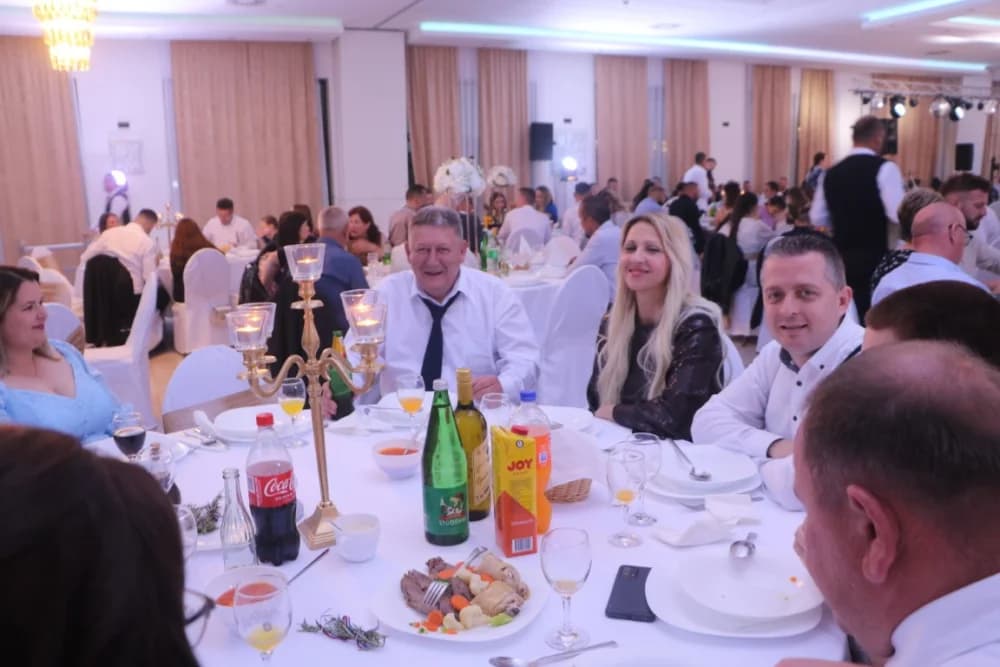 PRAVO VESELJE: Svadbu Mate Pavića i Ane Damljanović uz gotovo 400 gostiju svirački ukrasio legendarni Borko Radivojević i njegovi Tigrovi