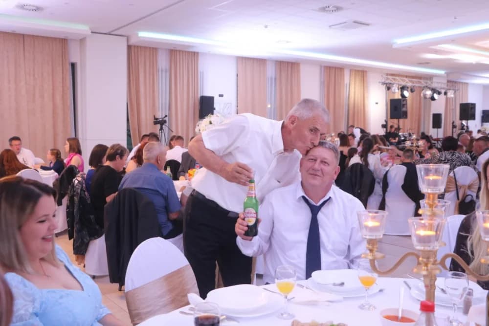 PRAVO VESELJE: Svadbu Mate Pavića i Ane Damljanović uz gotovo 400 gostiju svirački ukrasio legendarni Borko Radivojević i njegovi Tigrovi