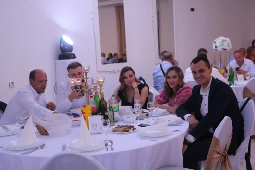 PRAVO VESELJE: Svadbu Mate Pavića i Ane Damljanović uz gotovo 400 gostiju svirački ukrasio legendarni Borko Radivojević i njegovi Tigrovi