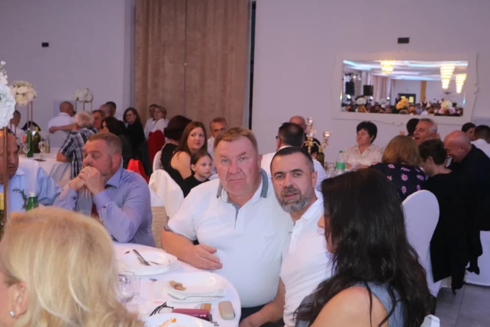 PRAVO VESELJE: Svadbu Mate Pavića i Ane Damljanović uz gotovo 400 gostiju svirački ukrasio legendarni Borko Radivojević i njegovi Tigrovi