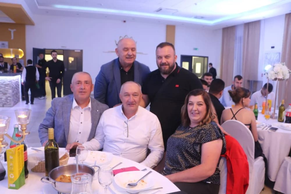 PRAVO VESELJE: Svadbu Mate Pavića i Ane Damljanović uz gotovo 400 gostiju svirački ukrasio legendarni Borko Radivojević i njegovi Tigrovi