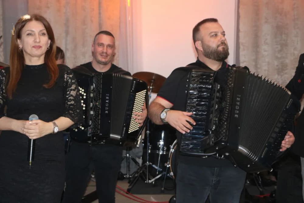 PRAVO VESELJE: Svadbu Mate Pavića i Ane Damljanović uz gotovo 400 gostiju svirački ukrasio legendarni Borko Radivojević i njegovi Tigrovi