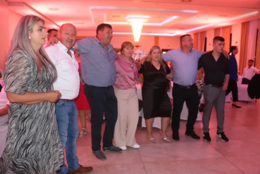PRAVO VESELJE: Svadbu Mate Pavića i Ane Damljanović uz gotovo 400 gostiju svirački ukrasio legendarni Borko Radivojević i njegovi Tigrovi