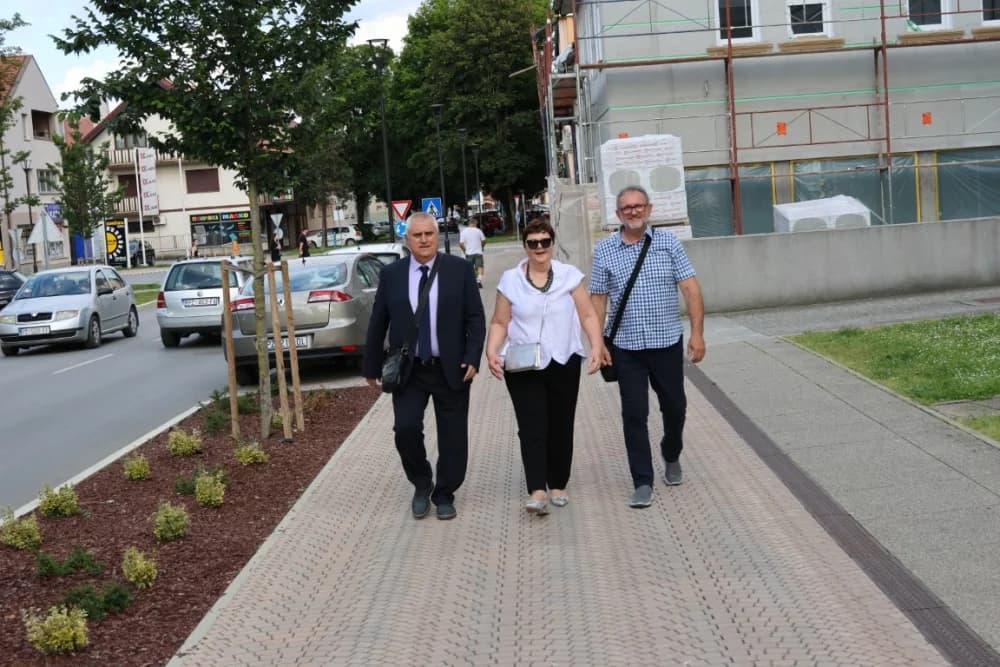 Nekadašnja 124 maturanta iz deset razreda pristiglo u grad svoje mladosti 45 godina nakon završetka srednje škole