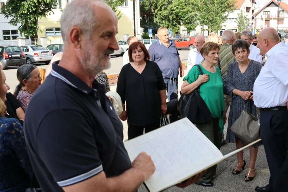 Nekadašnja 124 maturanta iz deset razreda pristiglo u grad svoje mladosti 45 godina nakon završetka srednje škole
