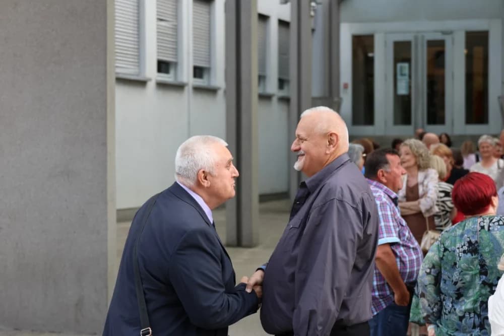 Nekadašnja 124 maturanta iz deset razreda pristiglo u grad svoje mladosti 45 godina nakon završetka srednje škole
