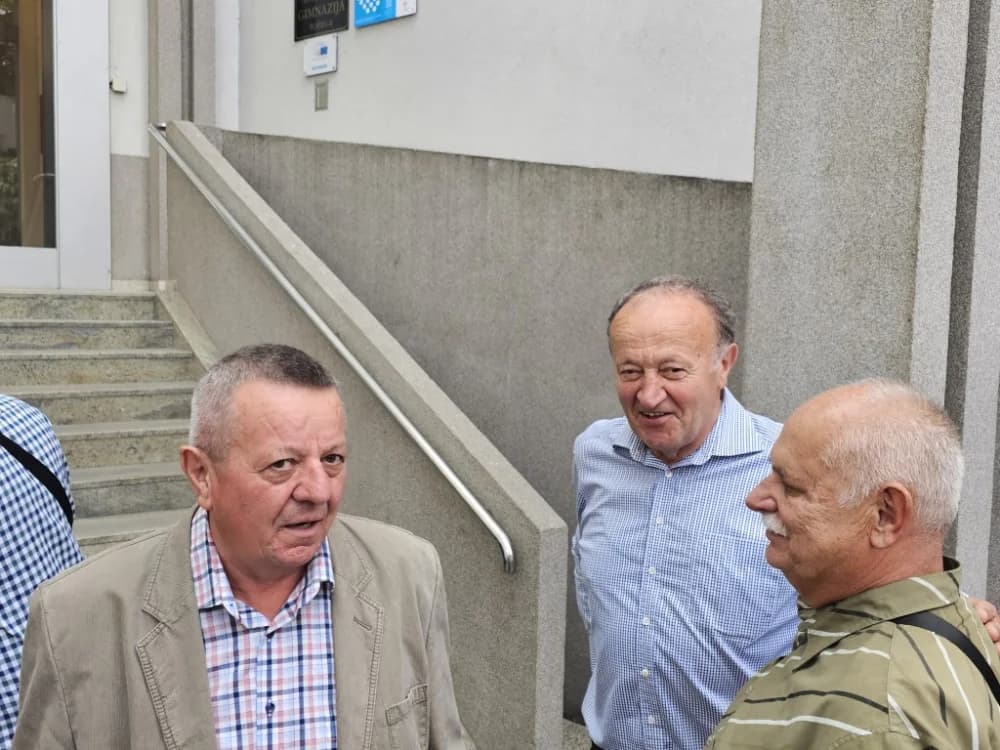 Nekadašnja 124 maturanta iz deset razreda pristiglo u grad svoje mladosti 45 godina nakon završetka srednje škole