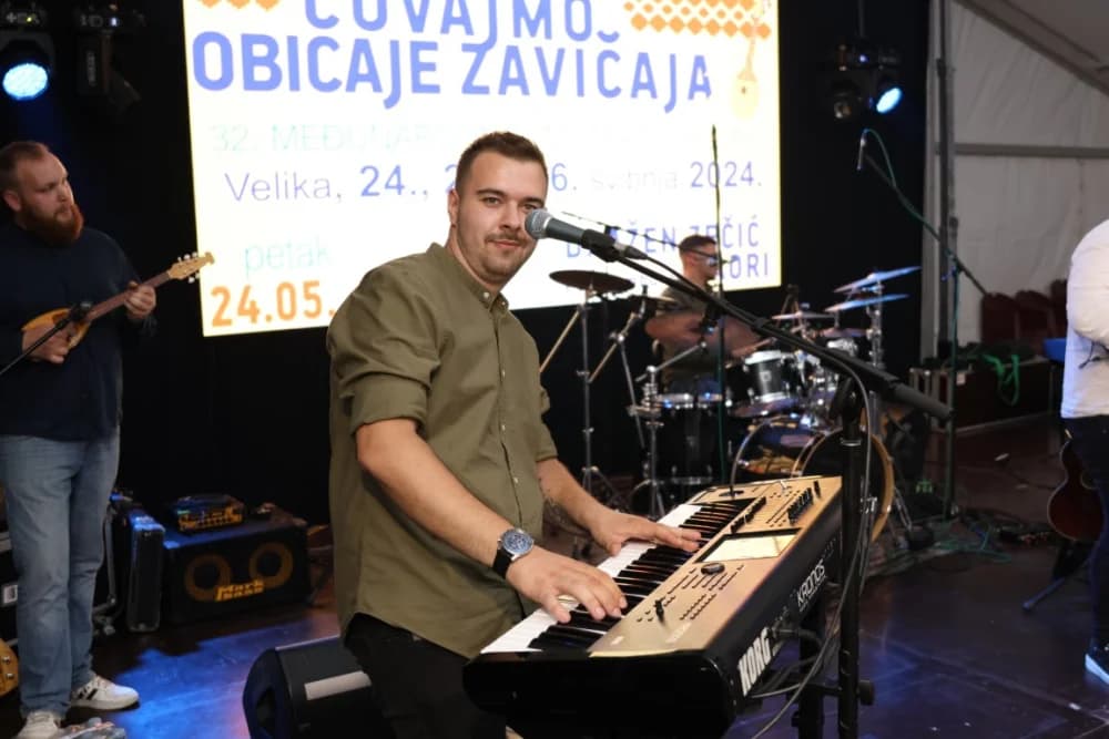(FOTO) Dražen Zečić oduševio brojne obožavatelja u Velikoj