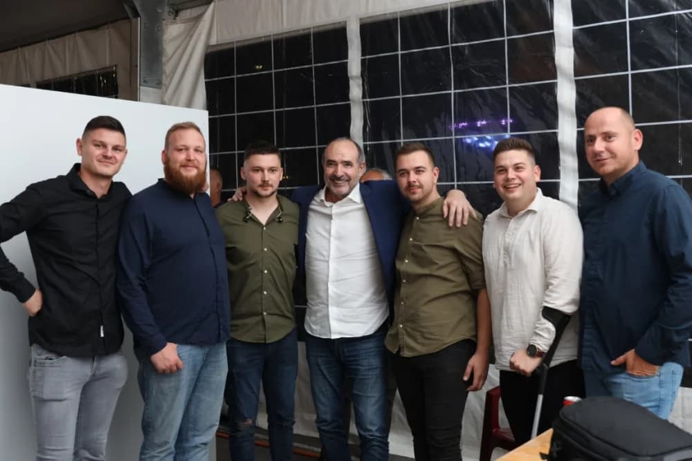 (FOTO) Dražen Zečić oduševio brojne obožavatelja u Velikoj