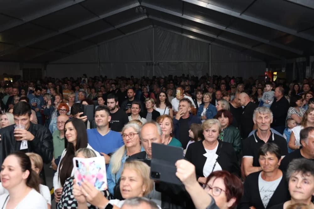 (FOTO) Dražen Zečić oduševio brojne obožavatelja u Velikoj
