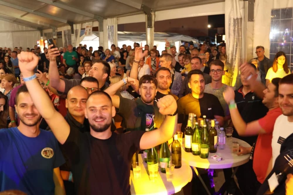 (FOTO) Uz Ceciliju u Velikoj i njene izvedbe najgromoglasnije bile mlade Hercegovke i Hercegovci, članovi HKUD-a Aladinići iz Dubrava