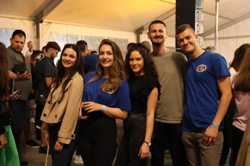 (FOTO) Uz Ceciliju u Velikoj i njene izvedbe najgromoglasnije bile mlade Hercegovke i Hercegovci, članovi HKUD-a Aladinići iz Dubrava