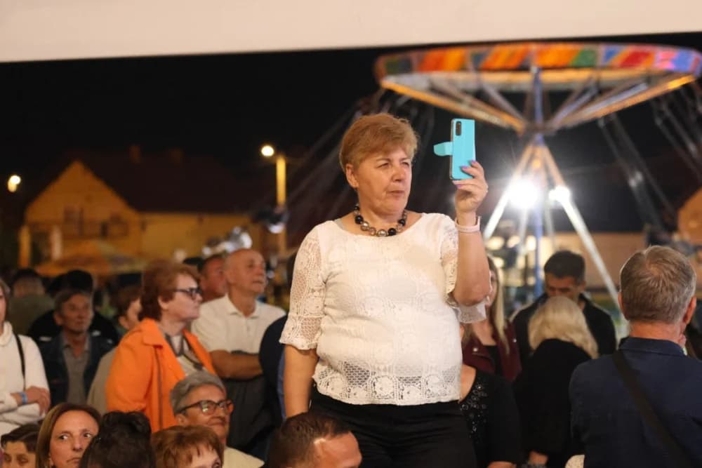 (FOTO) Uz Ceciliju u Velikoj i njene izvedbe najgromoglasnije bile mlade Hercegovke i Hercegovci, članovi HKUD-a Aladinići iz Dubrava