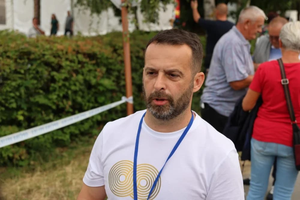 Pogled iz zraka na ʼNajduži gastro stolʼ u Velikoj (FOTOGALERIJA)