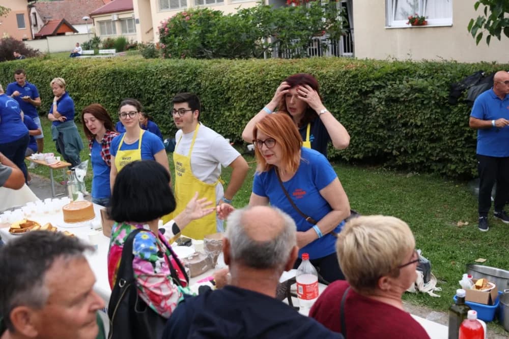 Pogled iz zraka na ʼNajduži gastro stolʼ u Velikoj (FOTOGALERIJA)