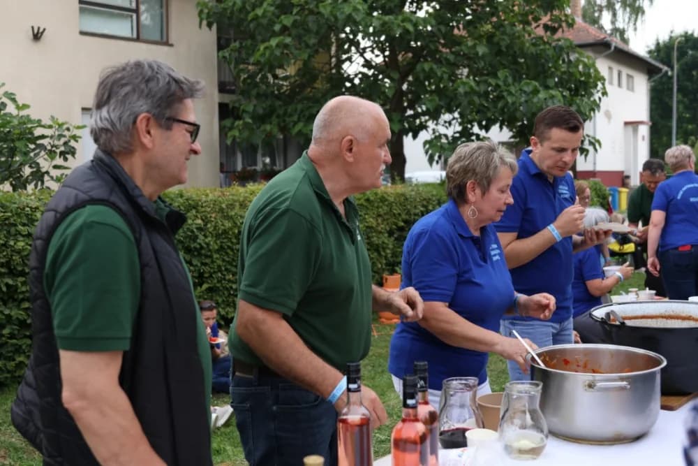 Pogled iz zraka na ʼNajduži gastro stolʼ u Velikoj (FOTOGALERIJA)