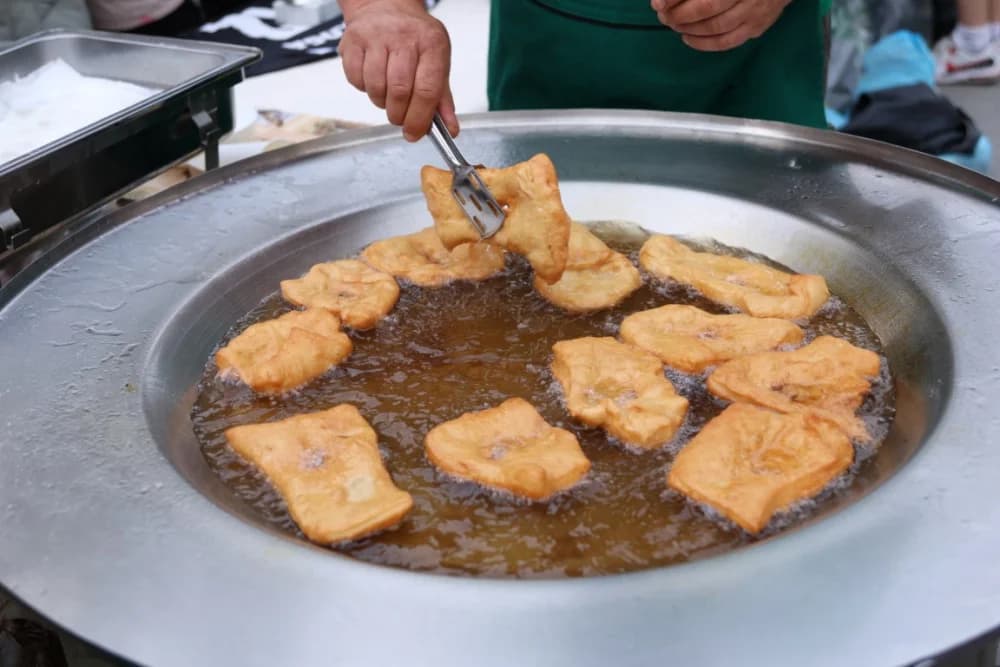 Pogled iz zraka na ʼNajduži gastro stolʼ u Velikoj (FOTOGALERIJA)