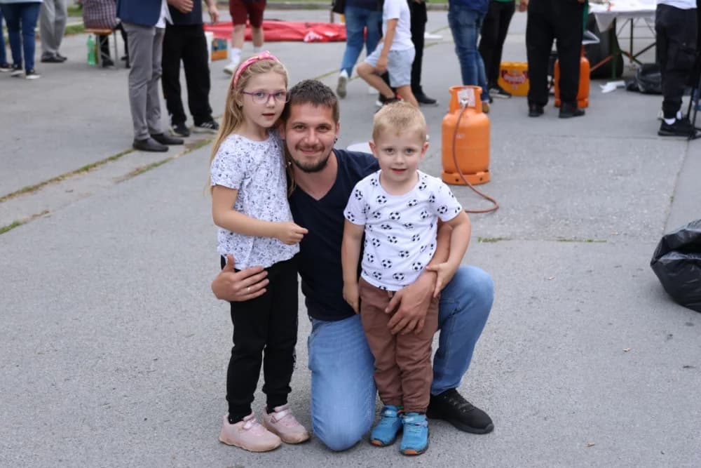 Pogled iz zraka na ʼNajduži gastro stolʼ u Velikoj (FOTOGALERIJA)