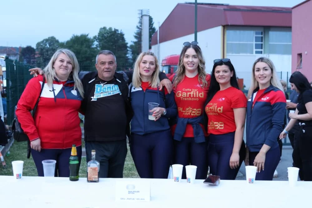 Pogled iz zraka na ʼNajduži gastro stolʼ u Velikoj (FOTOGALERIJA)