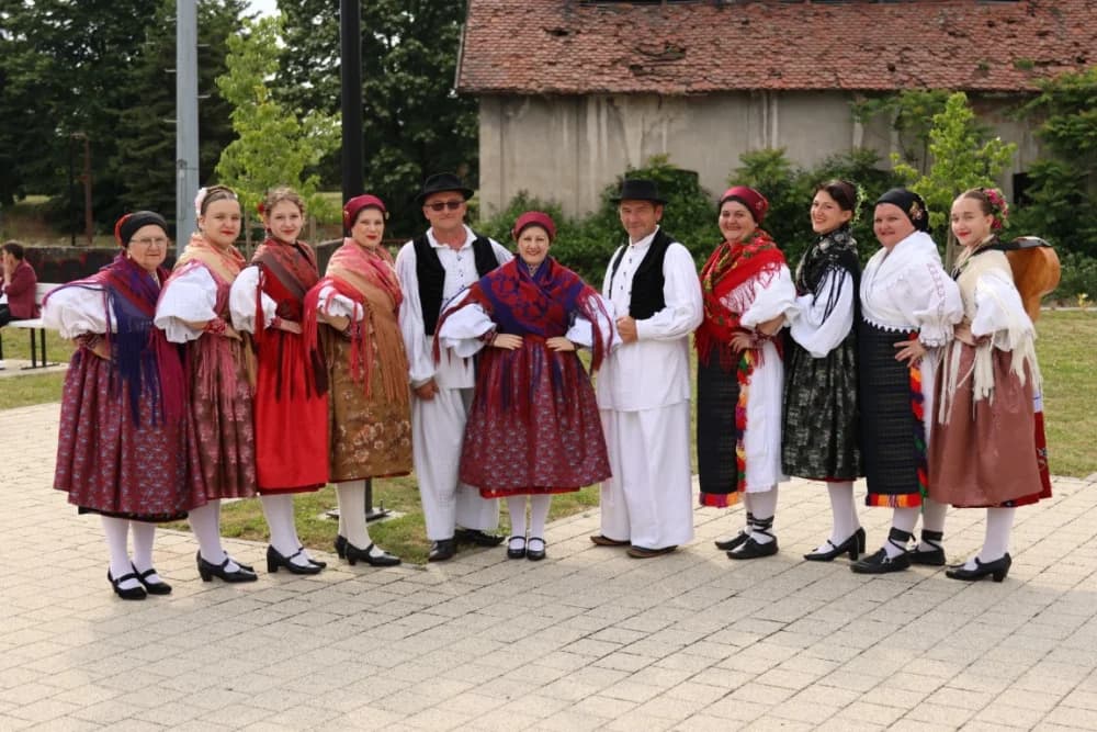 (VELIKA FOTOGALERIJA) Smotra folklora u Velikoj ʼČuvajmo običaje zavičajaʼ