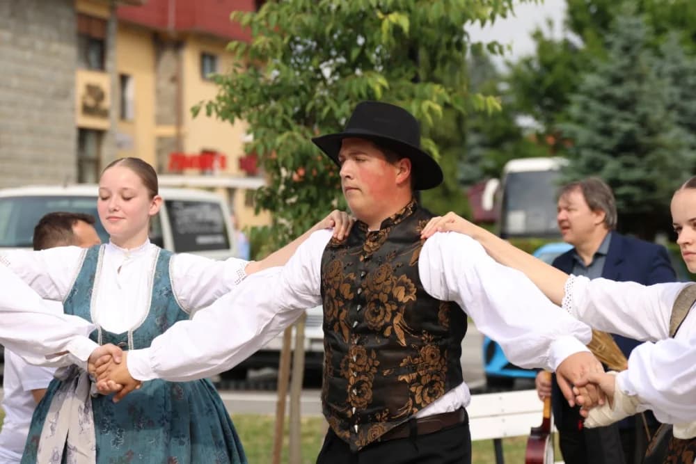 (VELIKA FOTOGALERIJA) Smotra folklora u Velikoj ʼČuvajmo običaje zavičajaʼ