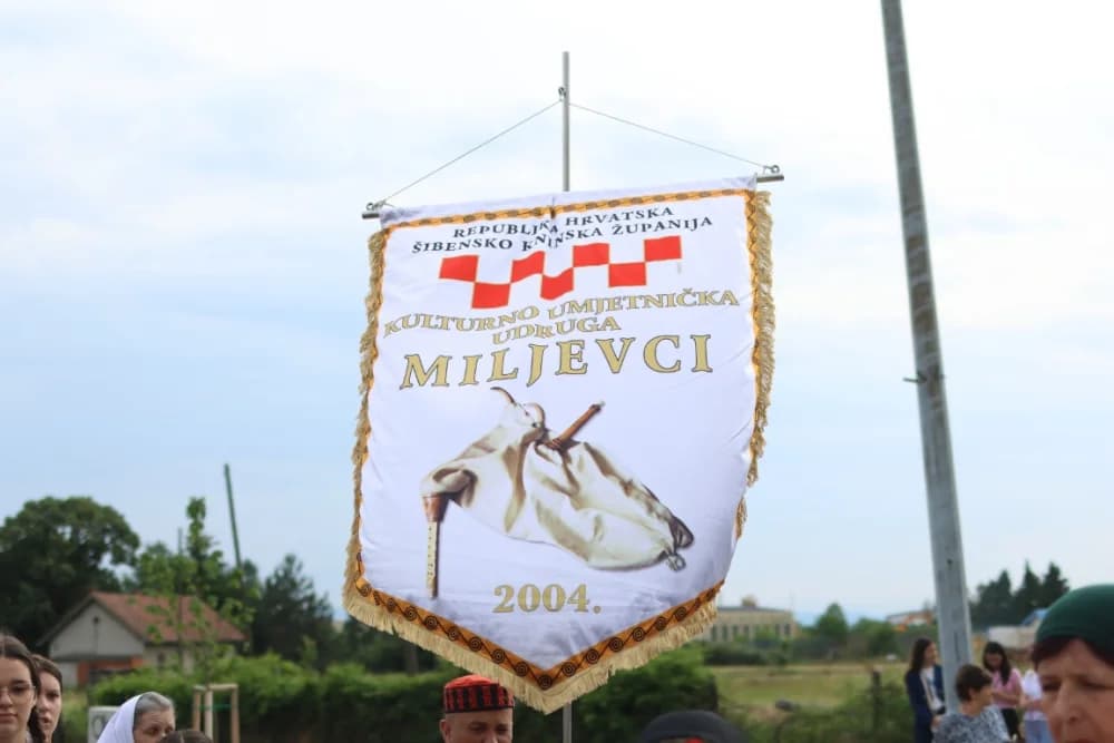 (VELIKA FOTOGALERIJA) Smotra folklora u Velikoj ʼČuvajmo običaje zavičajaʼ