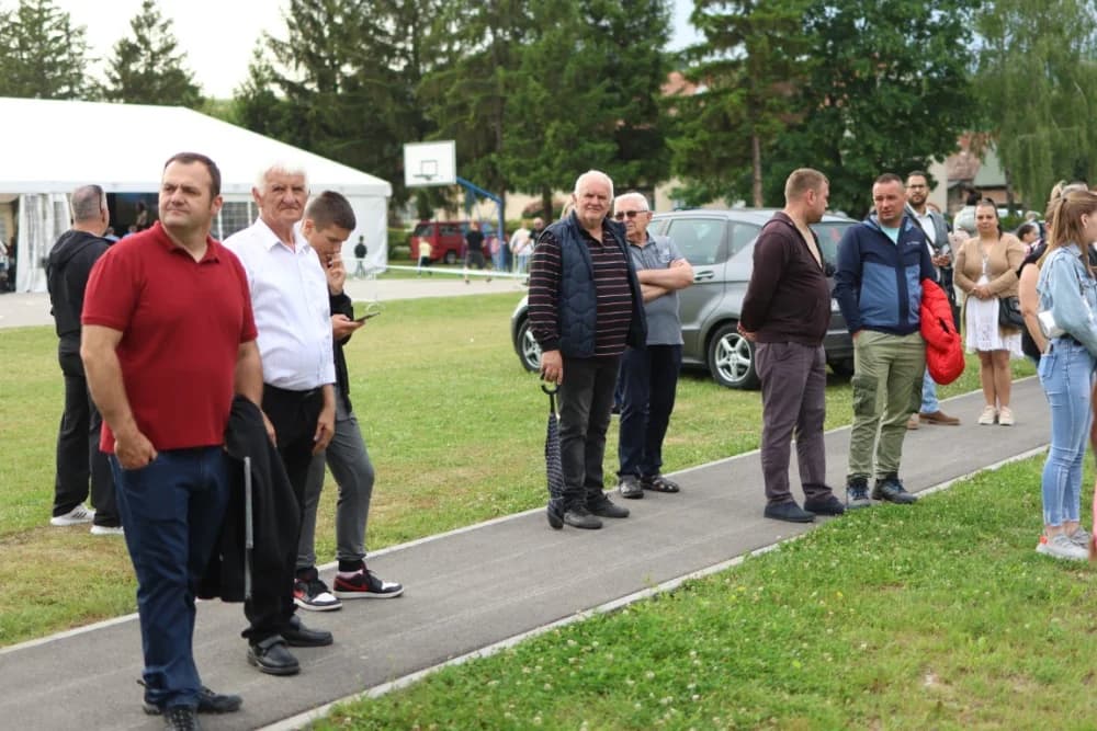 (VELIKA FOTOGALERIJA) Smotra folklora u Velikoj ʼČuvajmo običaje zavičajaʼ