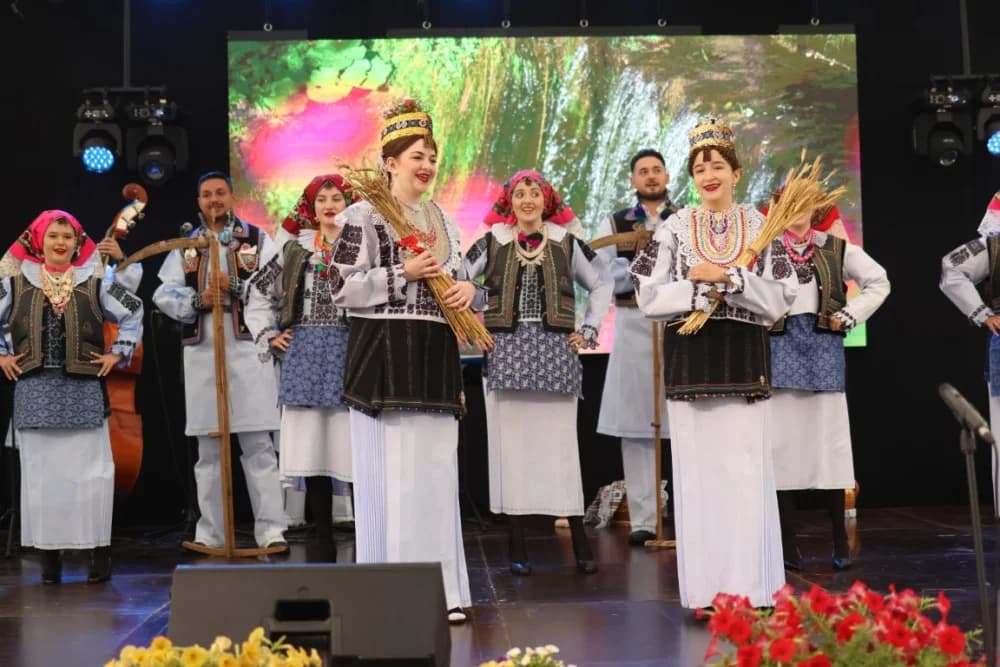 (VELIKA FOTOGALERIJA) Smotra folklora u Velikoj ʼČuvajmo običaje zavičajaʼ