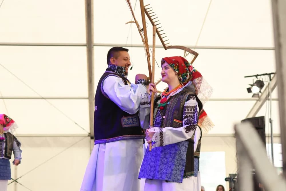 (VELIKA FOTOGALERIJA) Smotra folklora u Velikoj ʼČuvajmo običaje zavičajaʼ