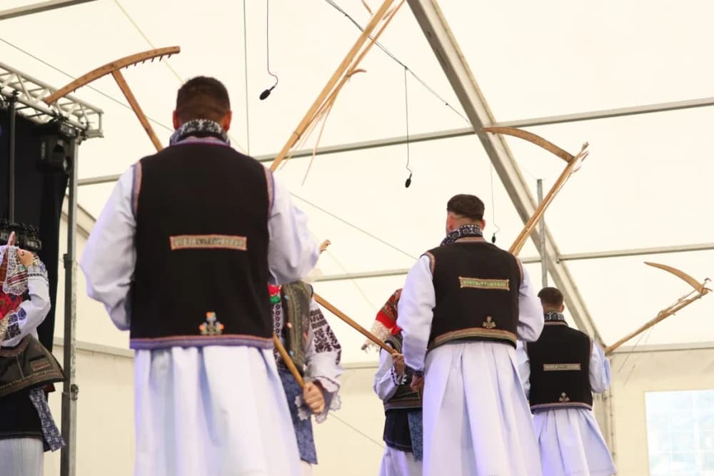 (VELIKA FOTOGALERIJA) Smotra folklora u Velikoj ʼČuvajmo običaje zavičajaʼ