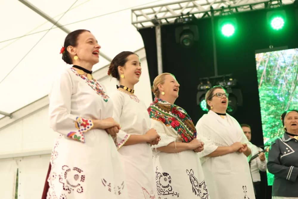 (VELIKA FOTOGALERIJA) Smotra folklora u Velikoj ʼČuvajmo običaje zavičajaʼ