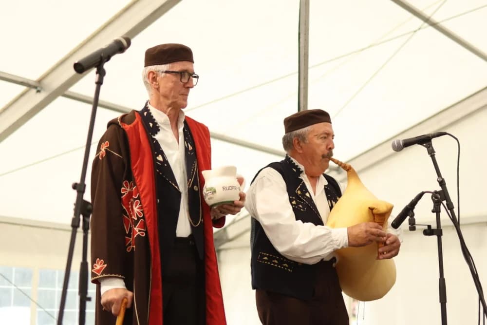 (VELIKA FOTOGALERIJA) Smotra folklora u Velikoj ʼČuvajmo običaje zavičajaʼ