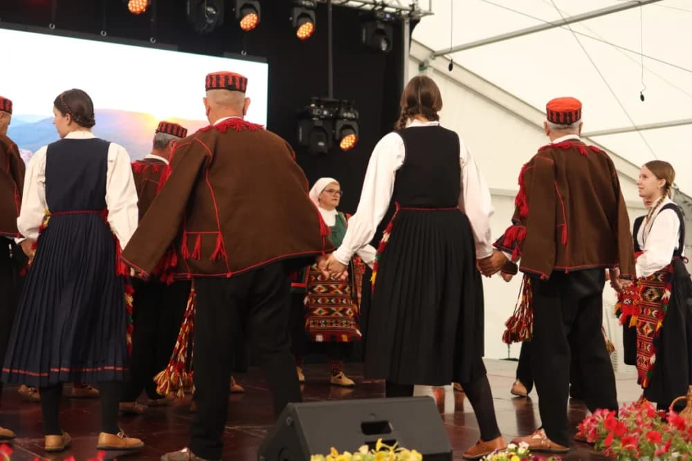 (VELIKA FOTOGALERIJA) Smotra folklora u Velikoj ʼČuvajmo običaje zavičajaʼ