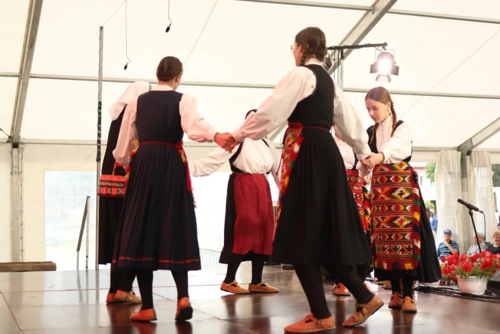 (VELIKA FOTOGALERIJA) Smotra folklora u Velikoj ʼČuvajmo običaje zavičajaʼ
