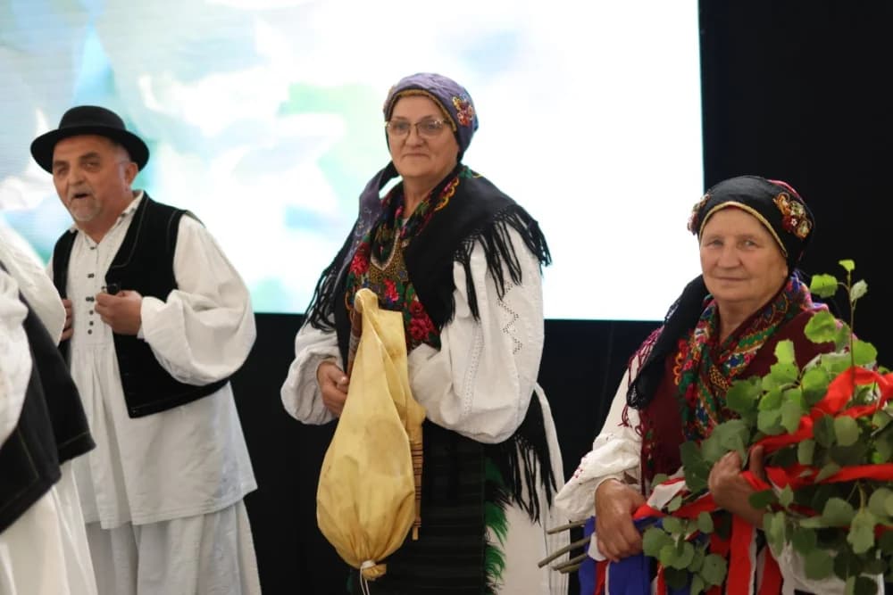 (VELIKA FOTOGALERIJA) Smotra folklora u Velikoj ʼČuvajmo običaje zavičajaʼ