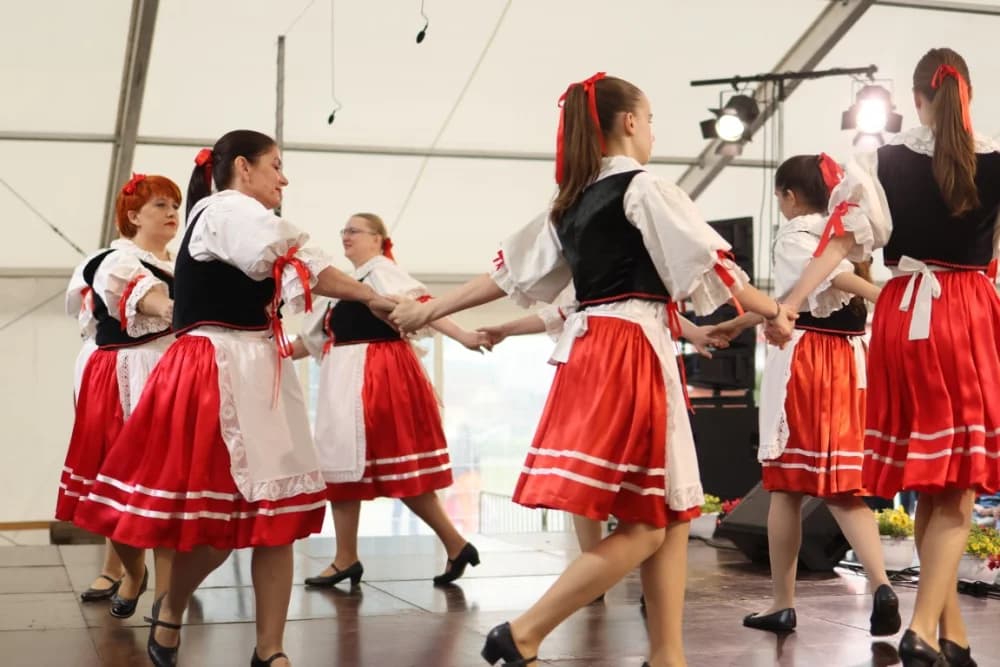 (VELIKA FOTOGALERIJA) Smotra folklora u Velikoj ʼČuvajmo običaje zavičajaʼ
