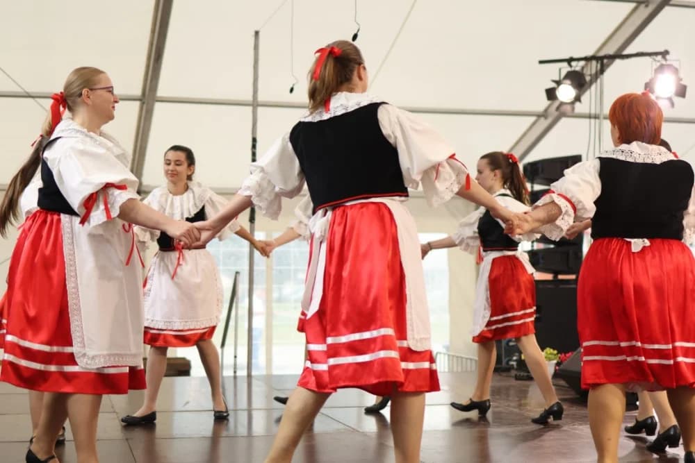 (VELIKA FOTOGALERIJA) Smotra folklora u Velikoj ʼČuvajmo običaje zavičajaʼ