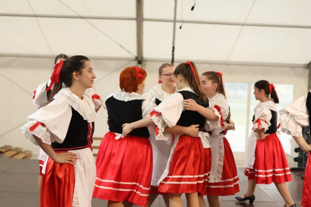 (VELIKA FOTOGALERIJA) Smotra folklora u Velikoj ʼČuvajmo običaje zavičajaʼ