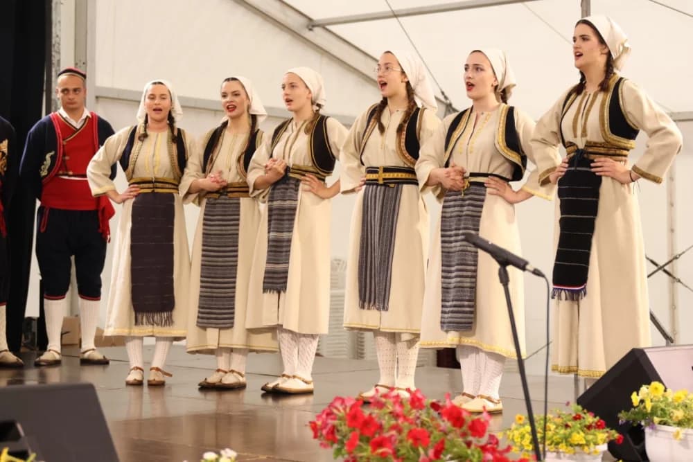 (VELIKA FOTOGALERIJA) Smotra folklora u Velikoj ʼČuvajmo običaje zavičajaʼ