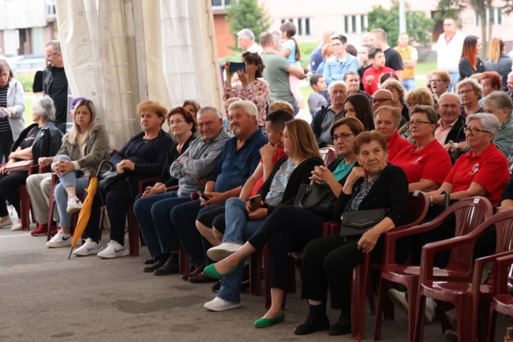 (VELIKA FOTOGALERIJA) Smotra folklora u Velikoj ʼČuvajmo običaje zavičajaʼ