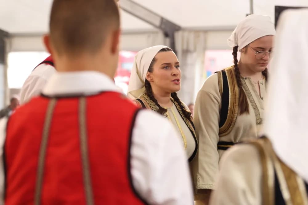 (VELIKA FOTOGALERIJA) Smotra folklora u Velikoj ʼČuvajmo običaje zavičajaʼ