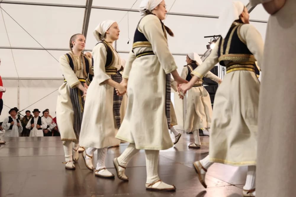 (VELIKA FOTOGALERIJA) Smotra folklora u Velikoj ʼČuvajmo običaje zavičajaʼ