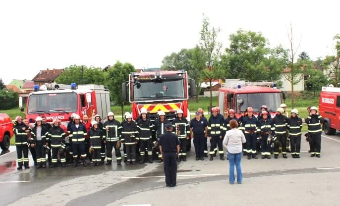 VATROGASNI CENTAR PLETERNICA: Na prostoru Športsko-rekreacijskog centra održana združena pokazna vježba