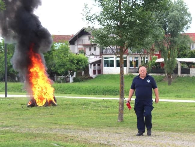 VATROGASNI CENTAR PLETERNICA: Na prostoru Športsko-rekreacijskog centra održana združena pokazna vježba